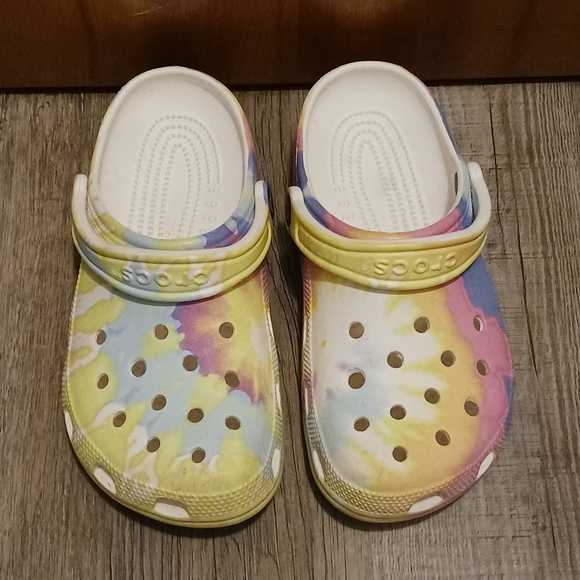 CROCS TYE DYED Sz 7 - Picture 3 of 12